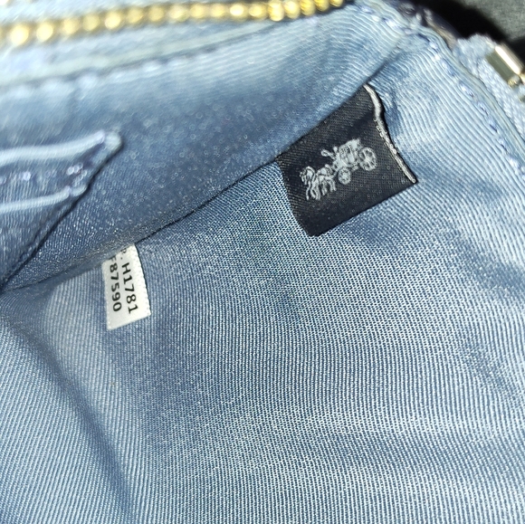 COACH DOUBLE CORNER ZIP PEBBLED LEATHER  WALLET WRISTLET STRAP 6½" X 4¼" BLUE - Picture 17 of 17